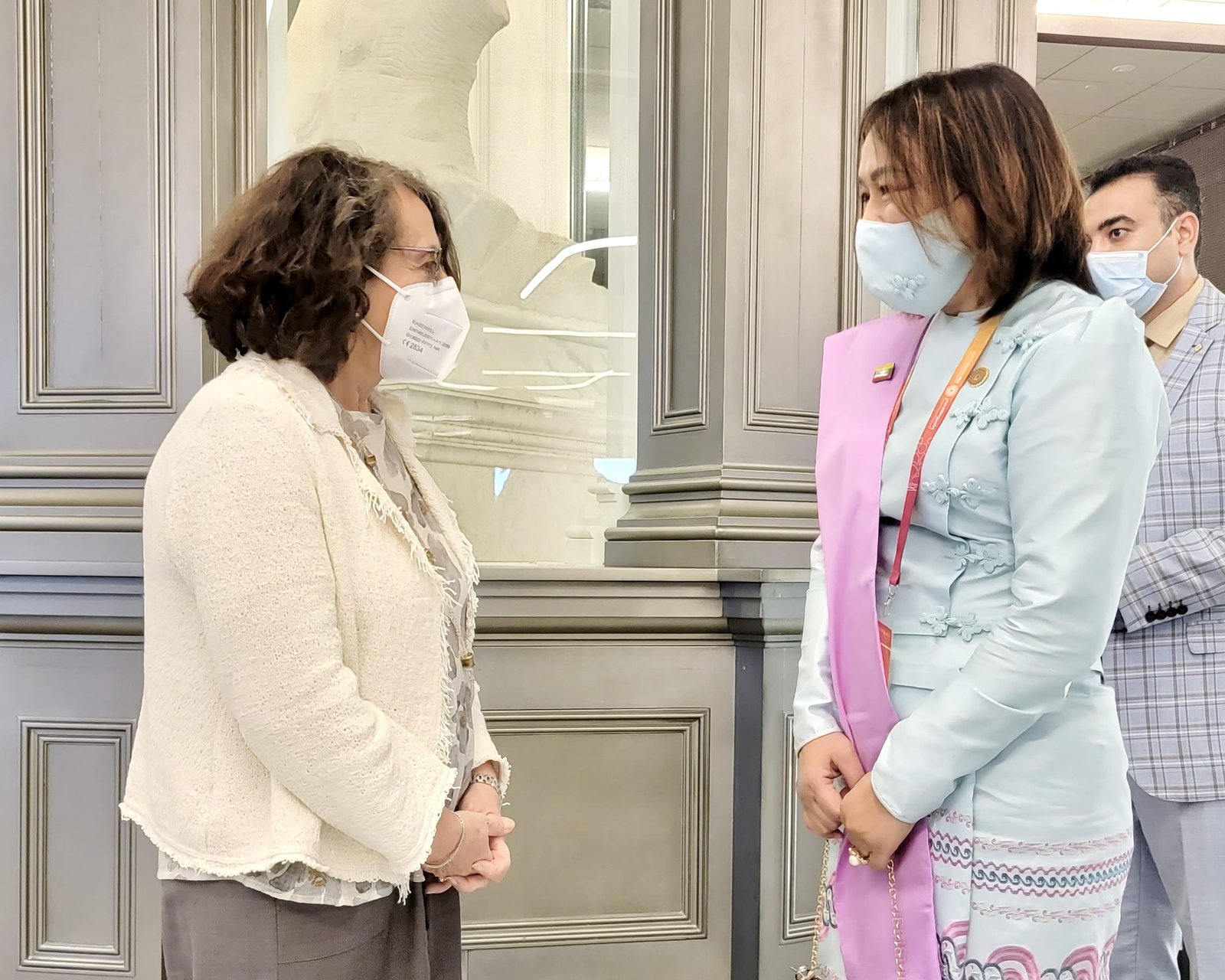 Levi Sap Nei Thang and Marina Sereni of Italy