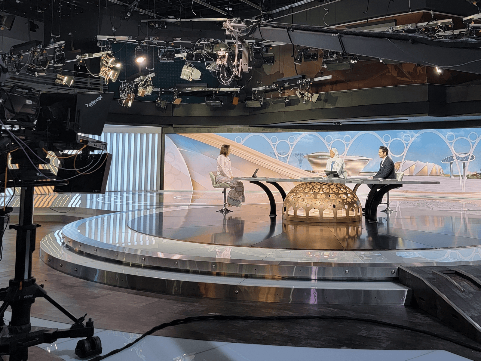 Levi Sap Nei Thang Interview Live on Dubai TV