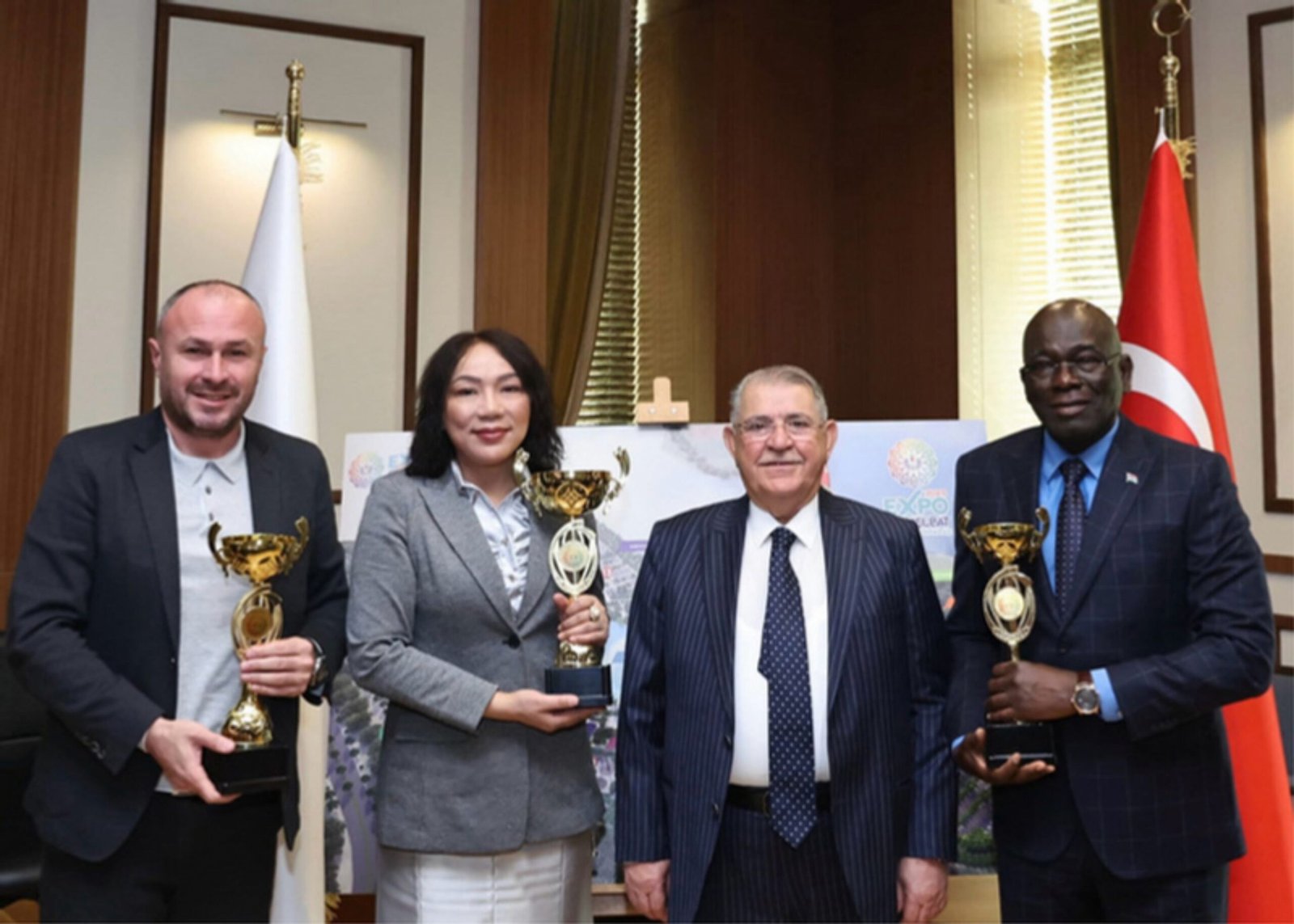 Levi Sap Nei Thang Receives Best Interior Decoration Award in Turkey